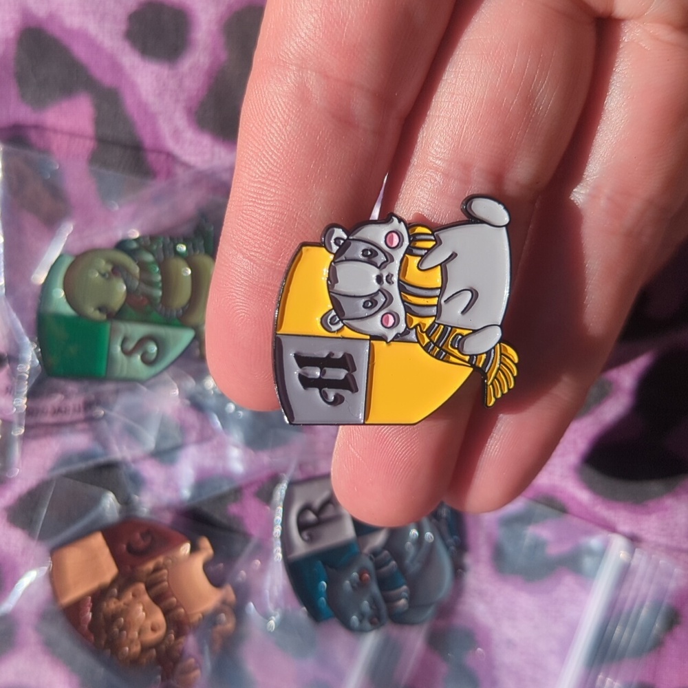 💛 Hufflepuff House - Harry Potter Enamel Pins